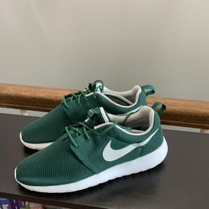 Nike Roshe Run 9.5